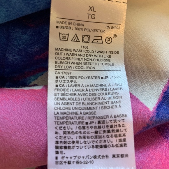 💙💕 Bold & Beautiful Blouse from Banana 💙💕 - Picture 14 of 14